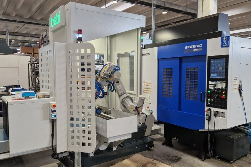 Nuovo cnc con carico/scarico automatico.